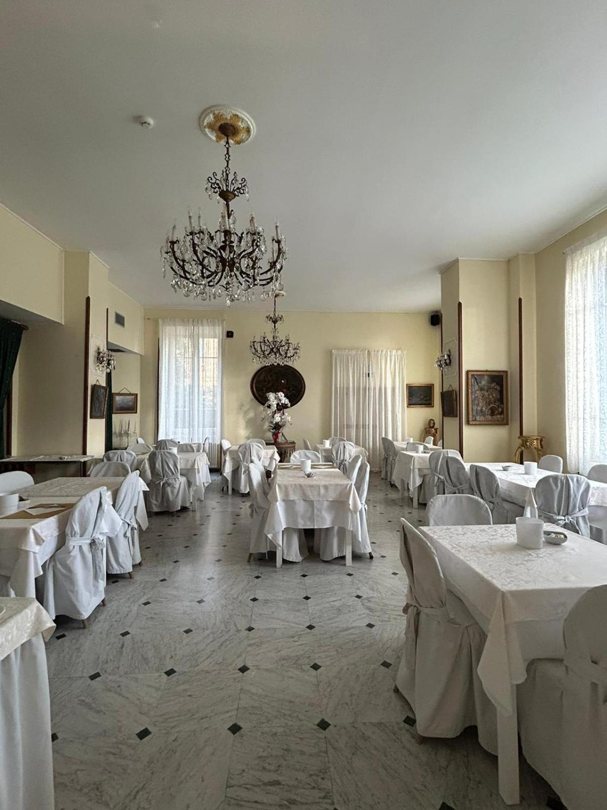 Hotel Petit Royal Ospedaletti Exteriér fotografie