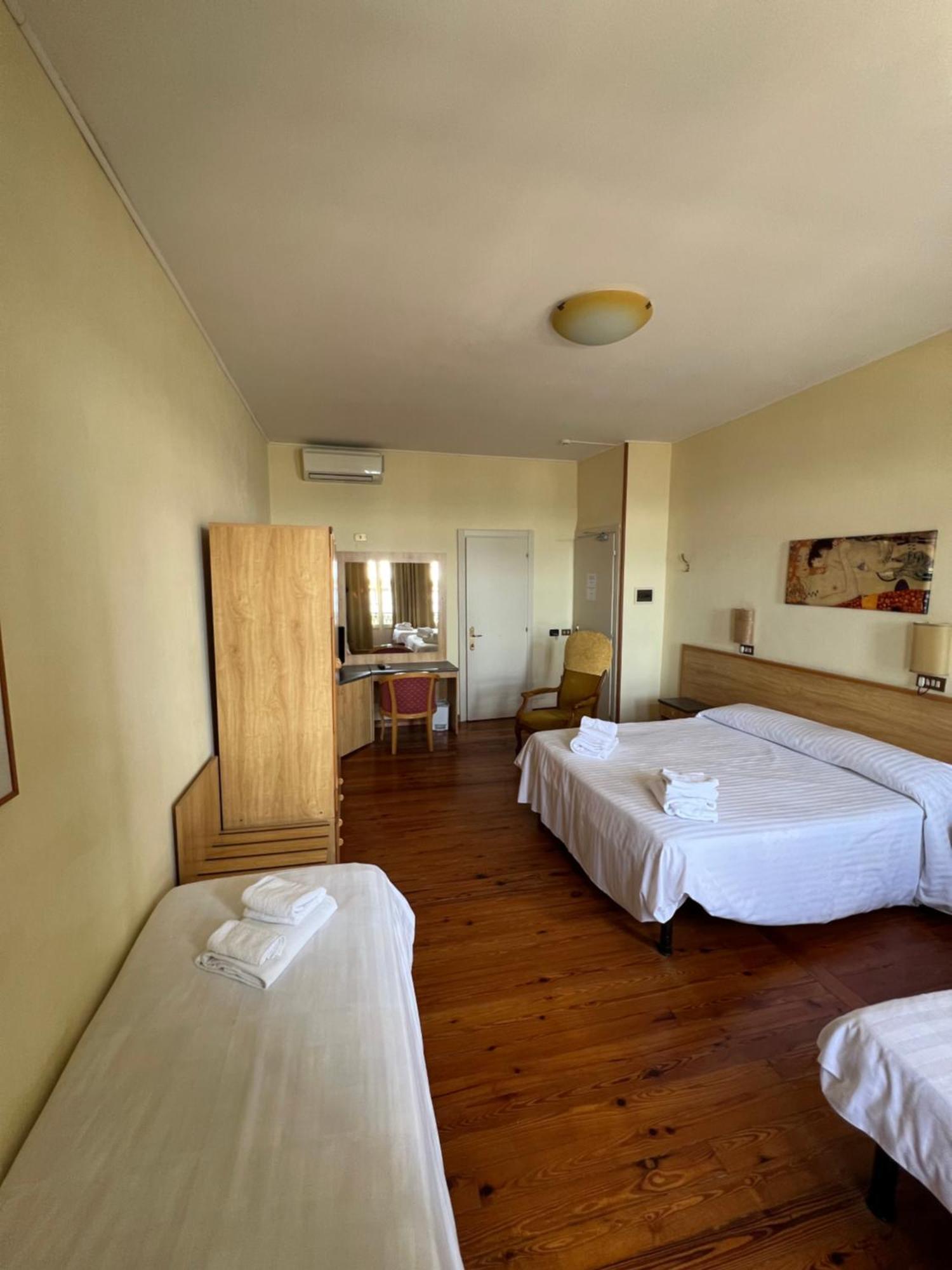 Hotel Petit Royal Ospedaletti Exteriér fotografie