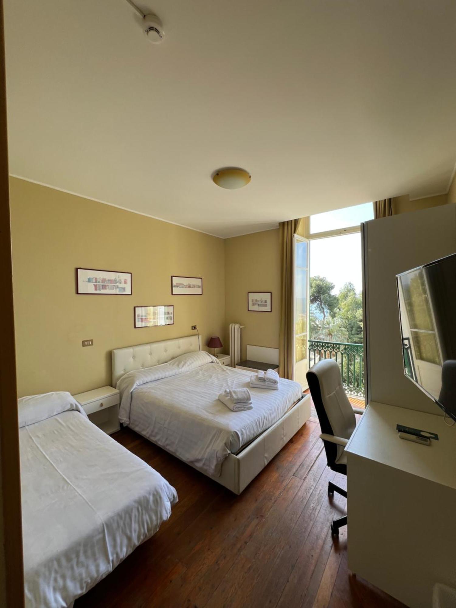Hotel Petit Royal Ospedaletti Exteriér fotografie
