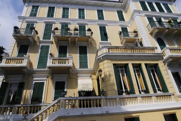 Hotel Petit Royal Ospedaletti Exteriér fotografie